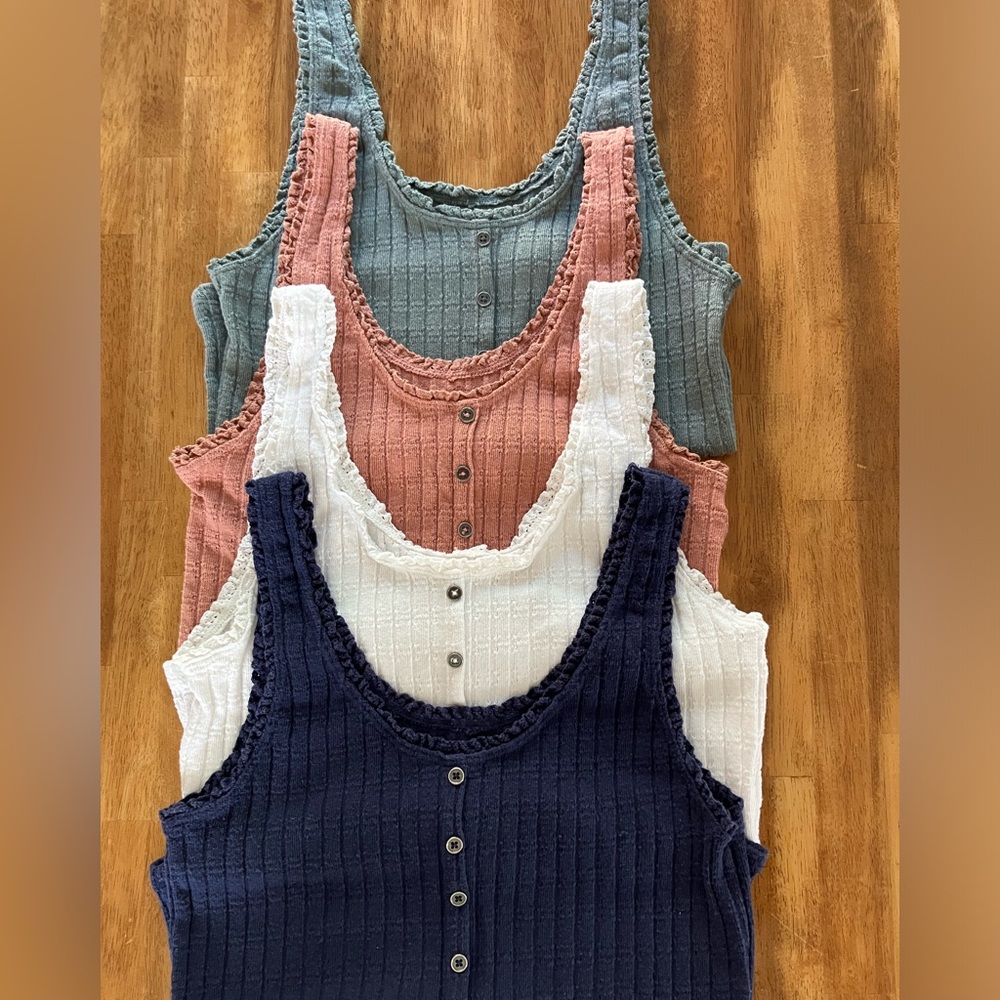 American Eagle button knit tank